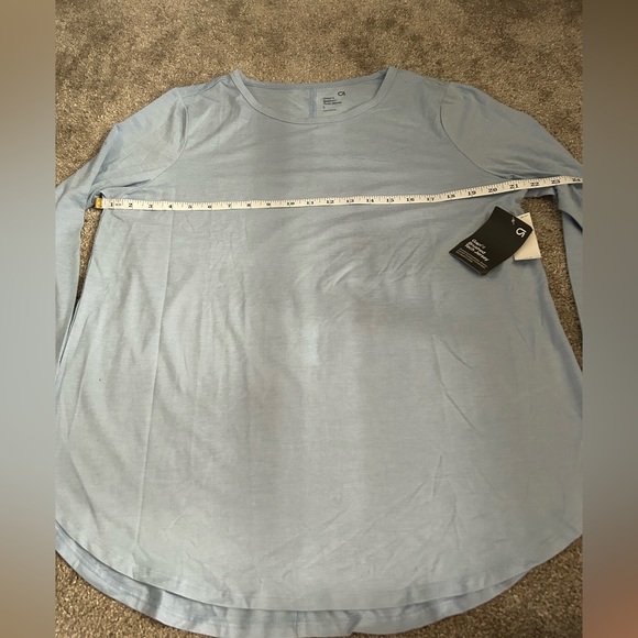 NWT GapFit long sleeve brushed tech jersey that covers your assets - Picture 3 of 4